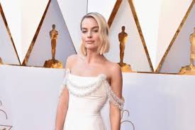 Usually the pinnacle red carpet show of the year, the oscars tried its best to bring some. Why Did So Many Actors Wear White On The 2018 Oscars Red Carpet Fashion Magazine