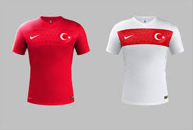 A milli takım'ımızın da yeni formasını kısa bir süre içinde tanıtması bekleniyor. A Milli Futbol Takimi Na Yeni Forma