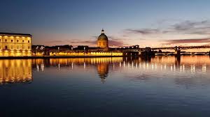 La navette gratuite centre ville passe devant l'appartement. Belle Promenade Au Bord De Garonne Avis De Voyageurs Sur Quai De La Daurade Toulouse Tripadvisor