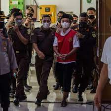 إندونيسيا: السجن مدى الحياة لمدرس اغتصب 13 تلميذة قاصرة على مدى خمس سنوات