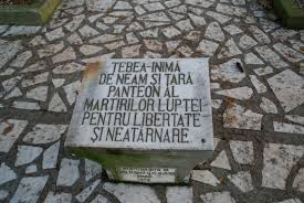 Mormantul craisorului, se afla langa gorunul lui horia, in incinta bisericii ortodoxe din localitatea tebea, judetul hunedoara. Mormantul Lui Avram Iancu Impresii Hunedoara Romania