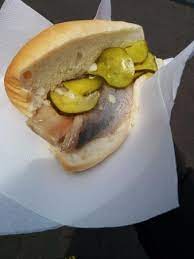 Le sue famose crocchette di formaggio. Panino Con Aringa Bild Von Frens Haringhandel Amsterdam Tripadvisor