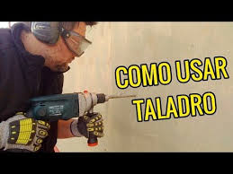 Como Usar La Agujereadora O Taladro Mesa De Trabajo Y Agujereadora Youtube In 2020 Outdoor Power Equipment Drill Power Drill