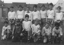 Juli 1974 in georgsmarienhütte) ist ein ehemaliger deutscher fußballspieler und heutiger trainer. Daniel Thioune Warum Ich Als Jugendlicher Mit Dem Fussball Aufhorte