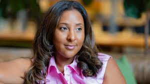 Nikki Davis's Instagram, Twitter & Facebook