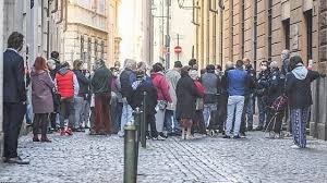 Siamo una valida alternativa al monte dei pegni, da noi puoi vendere il tuo oro e i tuoi gioielli con pagamento in contanti alla nostra quotazione. Torino Barista Porta Caffe Ai Poliziotti Di Guardia Alla Coda Al Banco Dei Pegni Multato Dai Vigili La Repubblica