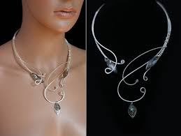 Style moderne du collier Torque