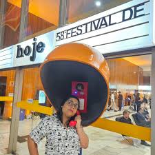 Brasília/DF) O filme Agente Secreto foi exibido no 58° Festival de Cinema Brasileiro de Brasília e deixou sua marca, quer dizer, "seu" orelhão por lá rsrs O filme foi escolhido para representar