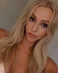 Lauren Bjortomt's Instagram, Twitter & Facebook