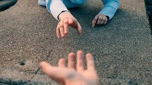 Meskipun terkadang terpisah oleh jarak yang jauh. 15 Kata Kata Bijak Untuk Teman Yang Melupakan Kita Kepogaul