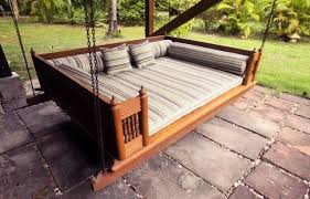 Grösse bei einer gartenschaukel stellt sich. Gartenschaukel Aus Wetterfestem Holz Liegeschaukel Gepolstert Terassenentwurf Gartenschaukel Schaukel Garten
