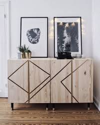 Un petit garçon a failli être écrasé après le basculement d'un meuble de cuisine. 5 Ikea Hack Avec Le Buffet Ivar Shake My Blog