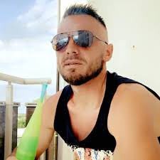 Doktorica Nada Vasić iz Bratunca je sa kardiolog na pulmologiji Kliničkog  centra Srbije u Beogradu, a od prije tri godine je u penziji, i nedavno je  na društvenim mrežama predložila ime Doma