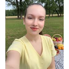 💔 Lost love, but still holding ligh ➡️ Talk now: https://cutt.ly/attZ8GbO  🌻 Sunflowers always face the sun 🌞