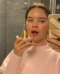 Today ikebana at home with grey skies outside. When the weather is not nice  outside, we can bring the nature inside and enjoy like that. Bring a little  sparkle to the home