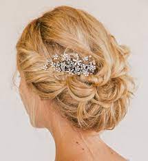 Idee Coiffure De Mariage Un Chignon Flou Coiffure Mariage Coiffure Mariee Idee Coiffure Mariage