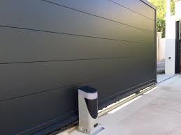 Portail Contemporain Lames Larges Horizontales Mahe Portail Coulissant Portail Portail Et Cloture