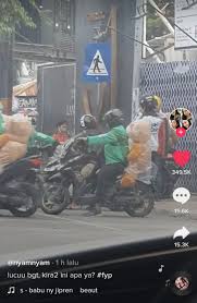 Bokep viral gadis bekasi barat. Ojol Bawa Boneka Teddy Bear Untuk Hari Valentine Viral Bikin Gemas Netizen