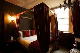Welche eigenschaft wird bei dir überwiegen? Schlummern Wie Ein Gryffindor 2 Tage London Im Top 5 Hotel Mit Fruhstuck Ab 131 Urlaubstracker De