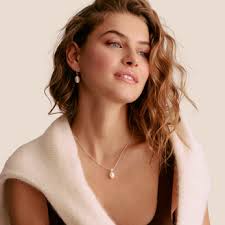 Descubra el collar de perlas en línea ahora