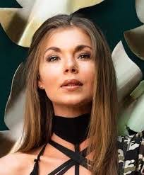 Ellen Weston's Instagram, Twitter & Facebook