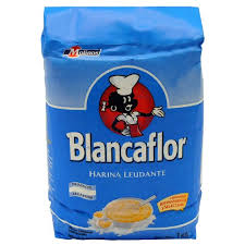 Blancaflor es la marca pionera que creó la famosa harina leudante aportándole practicidad al en una decisión de marketing, blancaflor modificó el diseño de su paquete celeste de harina leudante y. Harina Blancaflor Leudante 1 Kg Supermercados Stock