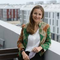 Son personas cada vez más grandes de edad, que eligen la carrera docente como tercera o cuarta opción luego de haber fracasado en otras carreras, comenzó. Entrevista A Maria Soledad Acuna Ministra De Educacion Del Gcba En Estamanana Radiocut Argentina