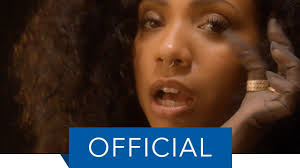 A little bird needs help to fly mamma pushes her out of the nest and says try, try try! even though she is afraid she spreads her wings without looking down oh oh she hits the ground hard and loud and mamma says welcome to life, darling Y Akoto Beck To Music Pr Agentur Fur Musik Events