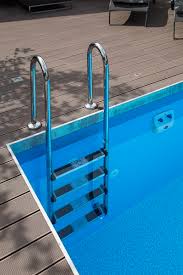 Individuell für sie geplant und hochwertig gestaltet. Leiter Einstiegsleiter Schwimmbecken Pool Garten Bsw