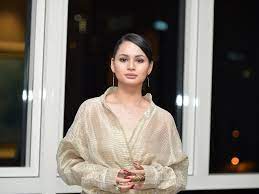 Video tersebut telah diambil oleh amatur ketika anugerah bintang popular berita harian (abpbh 3.0) yang telah diadakan di pusat konvensyen antarabangsa putrajaya (picc), tempoh hari. Izara Aishah Teruja Dapat Bergandingan Dengan Irwansyah News Features Cinema Online
