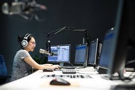 A Simple Plan To Start Your Radio Career Be On Air Radio Class Jobs Work From Home Jobs
