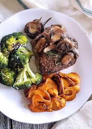 Easy Pan Seared Steak Tenderloin Wine Glazed Mushrooms Recipe Smoked Food Recipes Steak Dishes Steak And Mushrooms