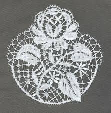 anita wilkinson motif from a lester handkerchief i started at the top rather than at a sensible point and keeping the rows in the rose flat was a pig bobbin lace