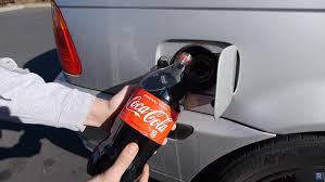 Was Passiert Wenn Man Dem Auto Cola Statt Benzin Zu Trinken Gibt