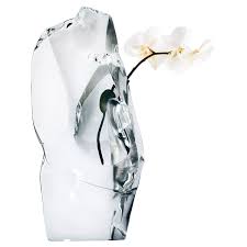 A symbol of beauty, grace, and elegance, the orchid makes a thoughtful gift, or a stunning addition to any nature lover's collection. Glaciarium Vase Orchid White Swarovski Com