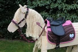 Maybe you would like to learn more about one of these? So Reiten Nur Echte Prinzessinnen Aus Mit Dem Zubehor Set Paradise Optimal Zugeschnitten Auf Die Holzpferde Der Manu Pferdemahne Holzpferd Holzpferd Garten