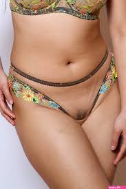 Daisy Bloom's irresistible charm - on full display