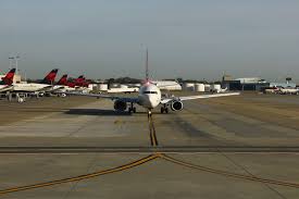 Entertainment for all seats, comfortable seats for the long haul and enough legroom for the taller than average. Delta Boeing 737 900 At Minneapolis On Oct 23rd 2018 Cockpit Window Open Aeroinside