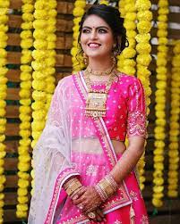 Your Ultimate Guide On How To Choose Best Bridal Hairstyle According To Face Shape Oval Face Hairstyles Long Face Hairstyles Indian Bridal Hairstyles