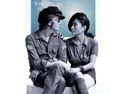 Multimedia artist and performer yoko ono was born into an aristocratic family on february 18, 1933, in tokyo, japan, the eldest of isoko and eisuke ono's three children. John Lennon Und Yoko Ono Neue Doku Above Us Only Sky