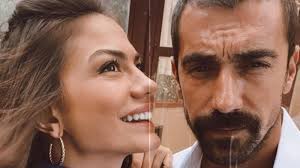 Theo tin tức, đã đến lúc nói lời tạm biệt với demet özdemir, ibrahim çelikkol và can yaman phá vỡ mạng xã hội | năm 2021 tuyên bố từ chối. Do You Feel The Chemistry Between Ibrahim Celikkol And Demet Ozdemir Off Screen As We Do Al Bawaba
