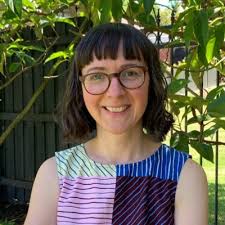 Lucy Barnard (@tanglesandtail)