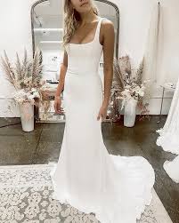 So Fresh And So Clean Clean Alexandragrecco S Colette Gown Is Perfect For The Modern Bride Who Wants Wedding Dresses Colette Gown Wedding Dresses Simple
