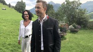 Nicht nur einmal hat glawischnig für eine verschärfung der spielbedingungen gestimmt. Eva Glawischnigs Comeback Auf Der Politischen Buhne Kurier At
