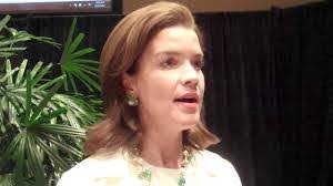 Lisa Troutt's Instagram, Twitter & Facebook