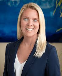 Elizabeth Hensley's Instagram, Twitter & Facebook