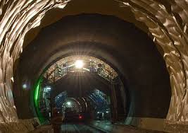 Operational safety for the longest railway tunnel in the world. Durchbruch Am Gotthard Letztes Gestein Im Langsten Bahntunnel Der Welt Wurde Durchbohrt Scinexx De