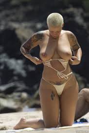 Amber Rose színésznő meztelen