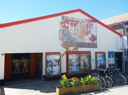 Le Cinema De Contis Plage Salle De Cinema Cinema Visite