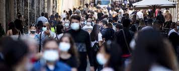 L'obbligo di mascherina all'aperto in tutta italia scatta oggi giovedì 8 ottobre. Y5ev3xz5l0rmdm